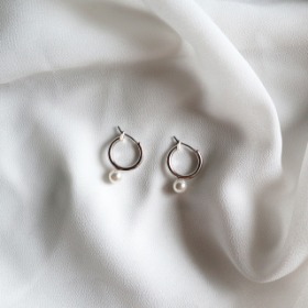 Mini ring pearl earringsTitanium post